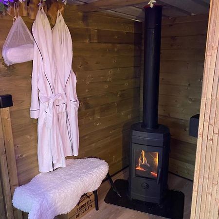 Cabane Au Style Scandinave Et Son Bain Nordique Бульон Экстерьер фото