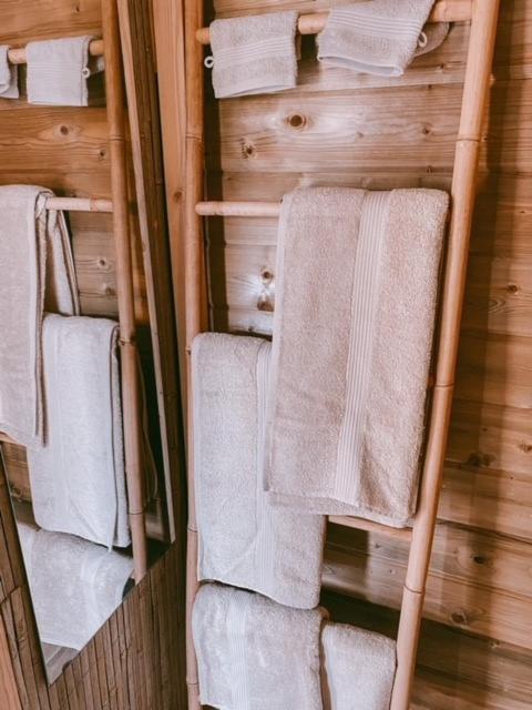 Cabane Au Style Scandinave Et Son Bain Nordique Бульон Экстерьер фото