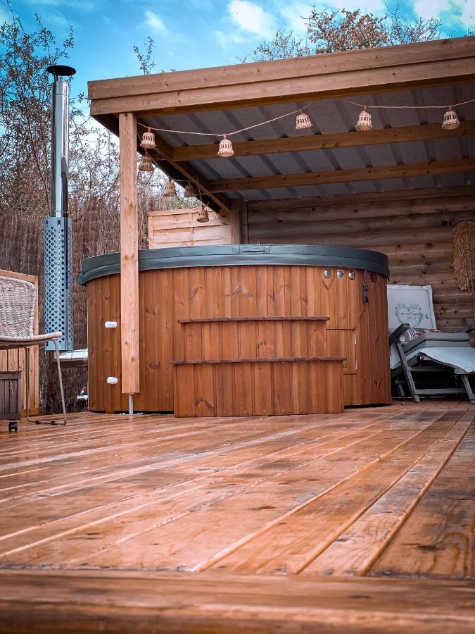 Cabane Au Style Scandinave Et Son Bain Nordique Бульон Экстерьер фото