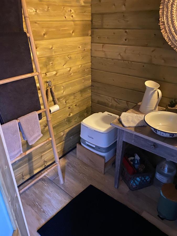 Cabane Au Style Scandinave Et Son Bain Nordique Бульон Экстерьер фото